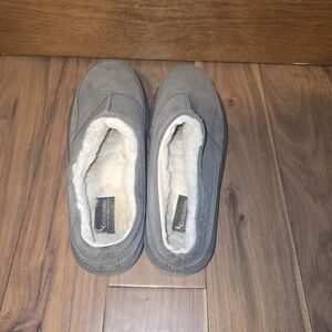Koolaburra by UGG Men's Charcoal Suede Cozy Slippers - Good to Great Condition